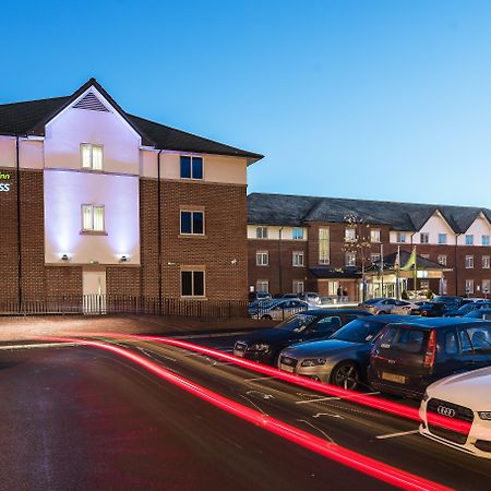 Holiday Inn Express London Gatwick Crawley, An Ihg Hotel Eksteriør billede