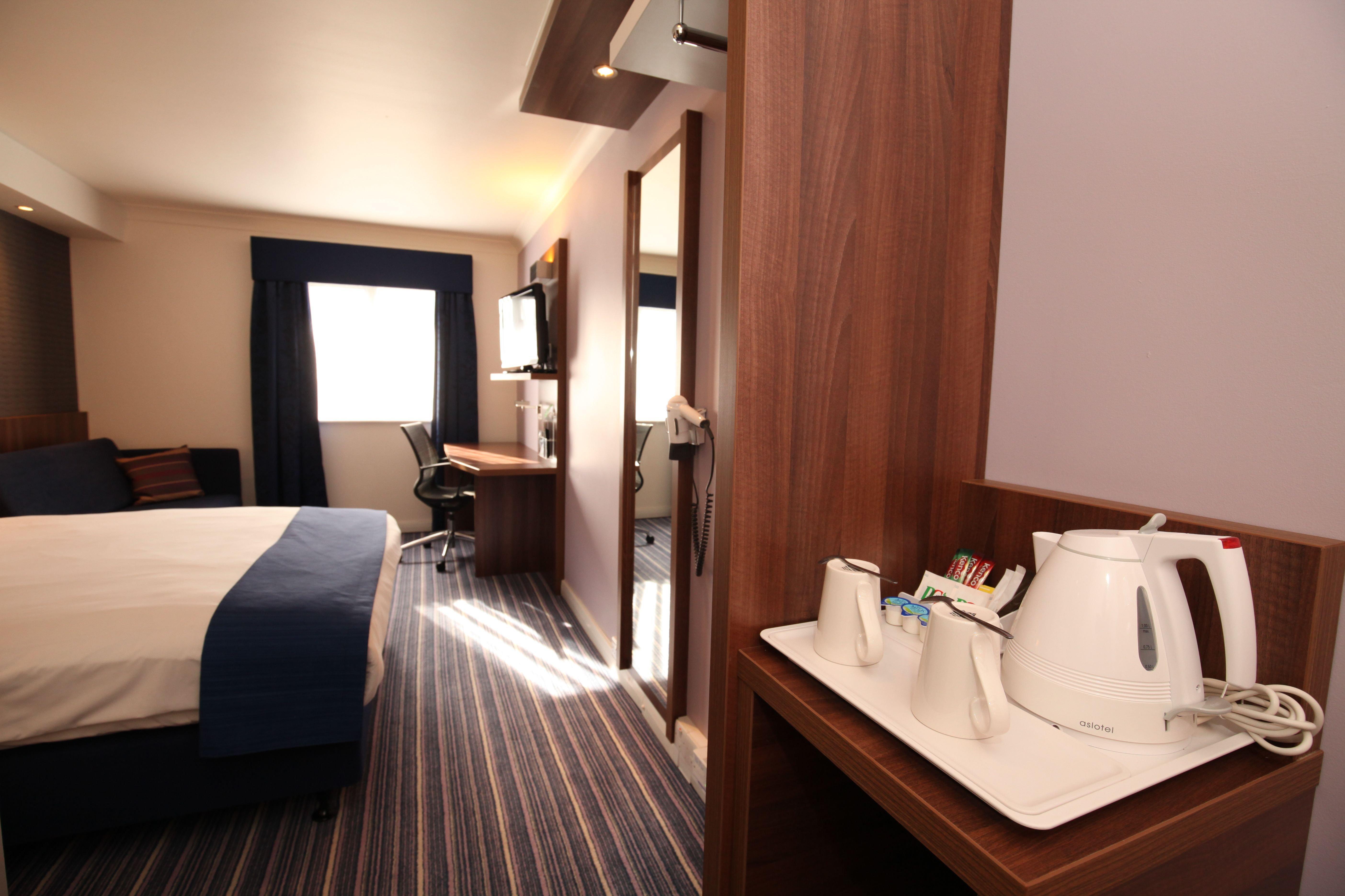 Holiday Inn Express London Gatwick Crawley, An Ihg Hotel Eksteriør billede