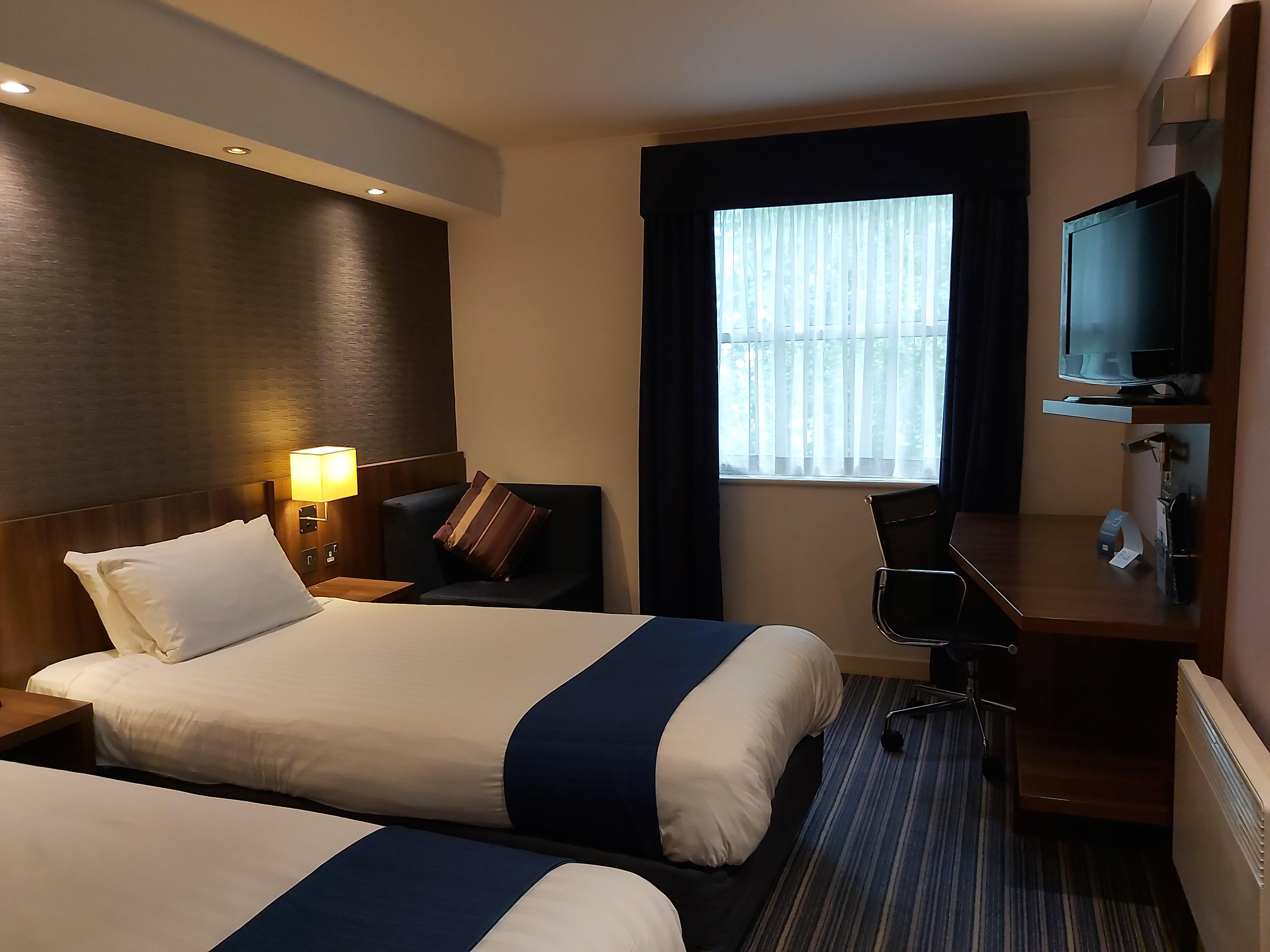 Holiday Inn Express London Gatwick Crawley, An Ihg Hotel Eksteriør billede