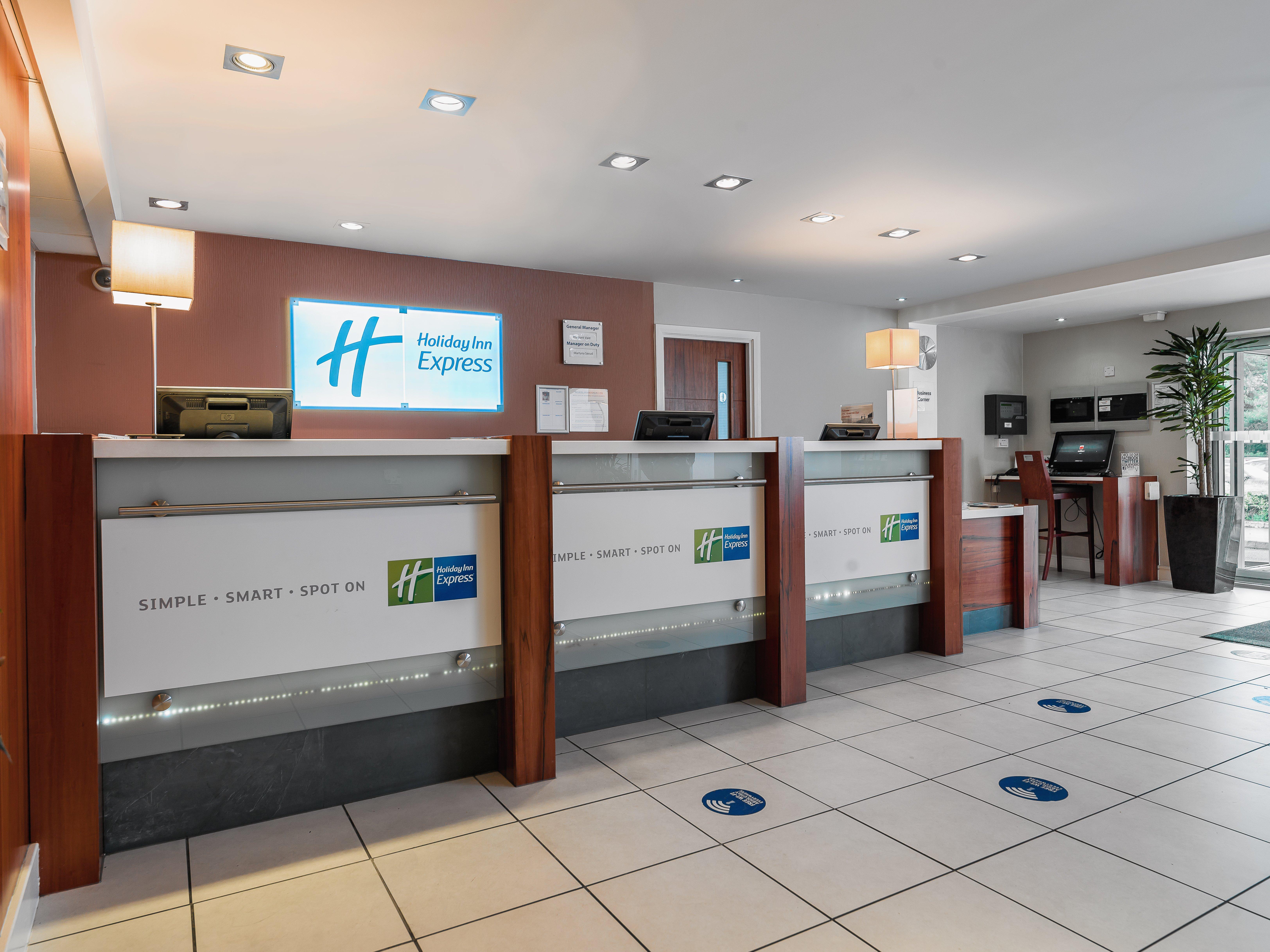 Holiday Inn Express London Gatwick Crawley, An Ihg Hotel Eksteriør billede