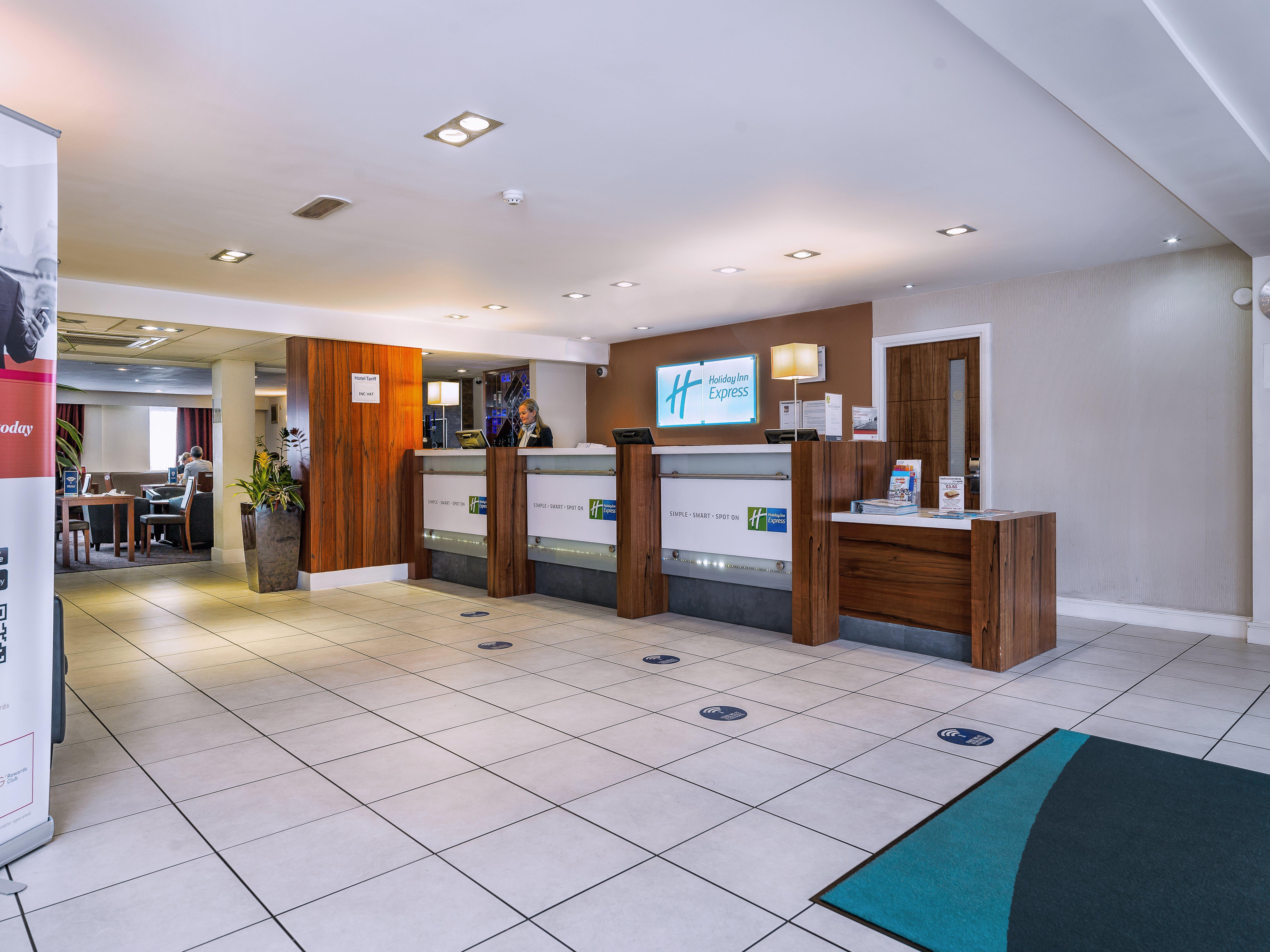 Holiday Inn Express London Gatwick Crawley, An Ihg Hotel Eksteriør billede