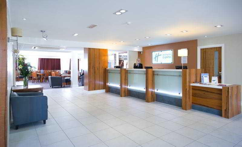 Holiday Inn Express London Gatwick Crawley, An Ihg Hotel Eksteriør billede