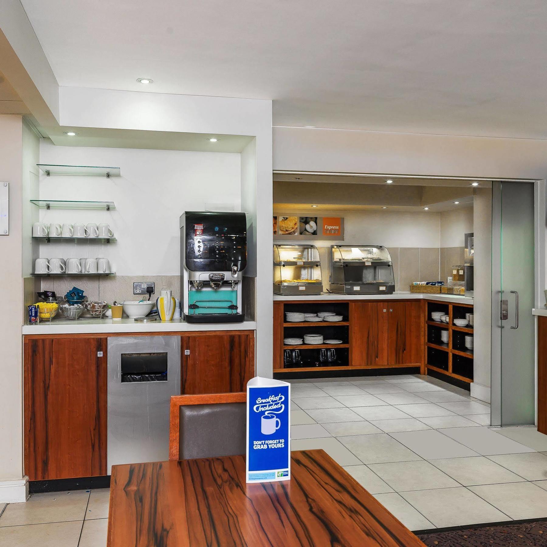 Holiday Inn Express London Gatwick Crawley, An Ihg Hotel Eksteriør billede